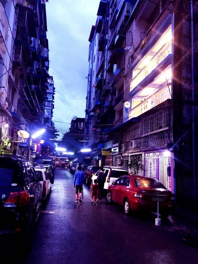 Htinn Yue Tann Hostel Yangon Ngoại thất bức ảnh